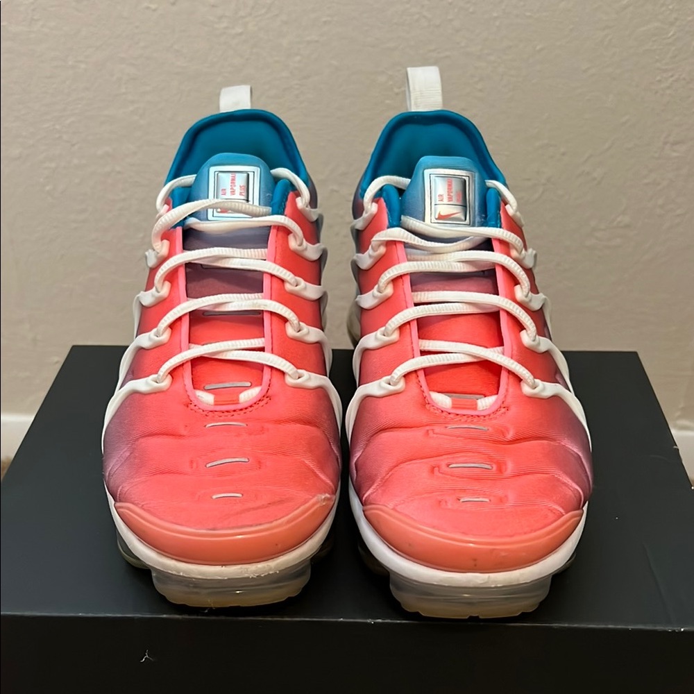 🔥Wmns Nike Air Vapormax Plus Vibrant Pink and Blue Sneakers- 8